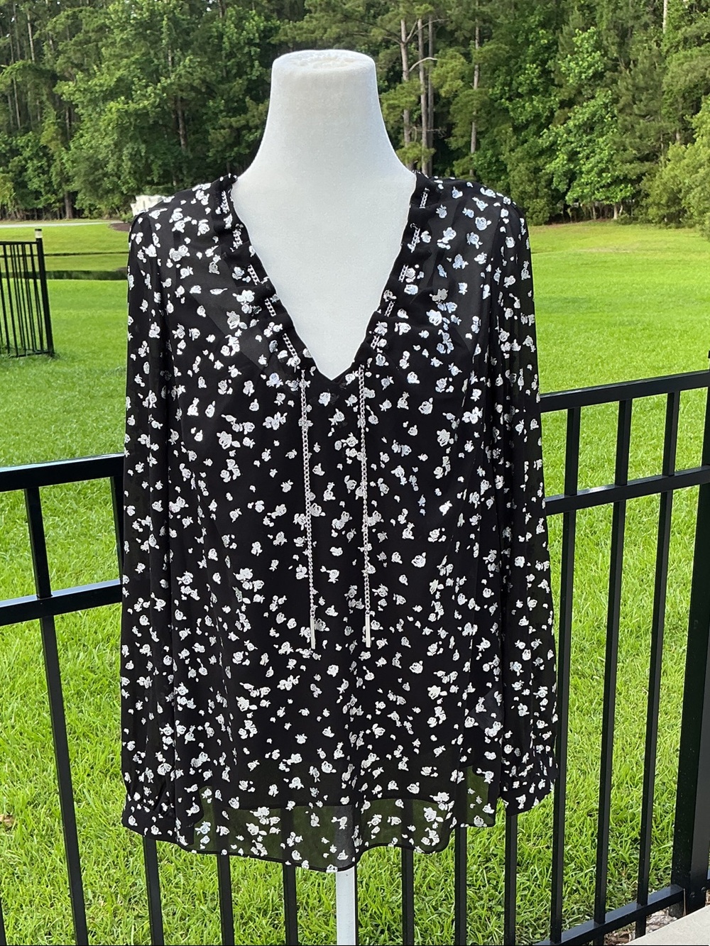 Michael Michael Kors Black & Silver V-Neck Women’s Blouse Chain Accent Size M